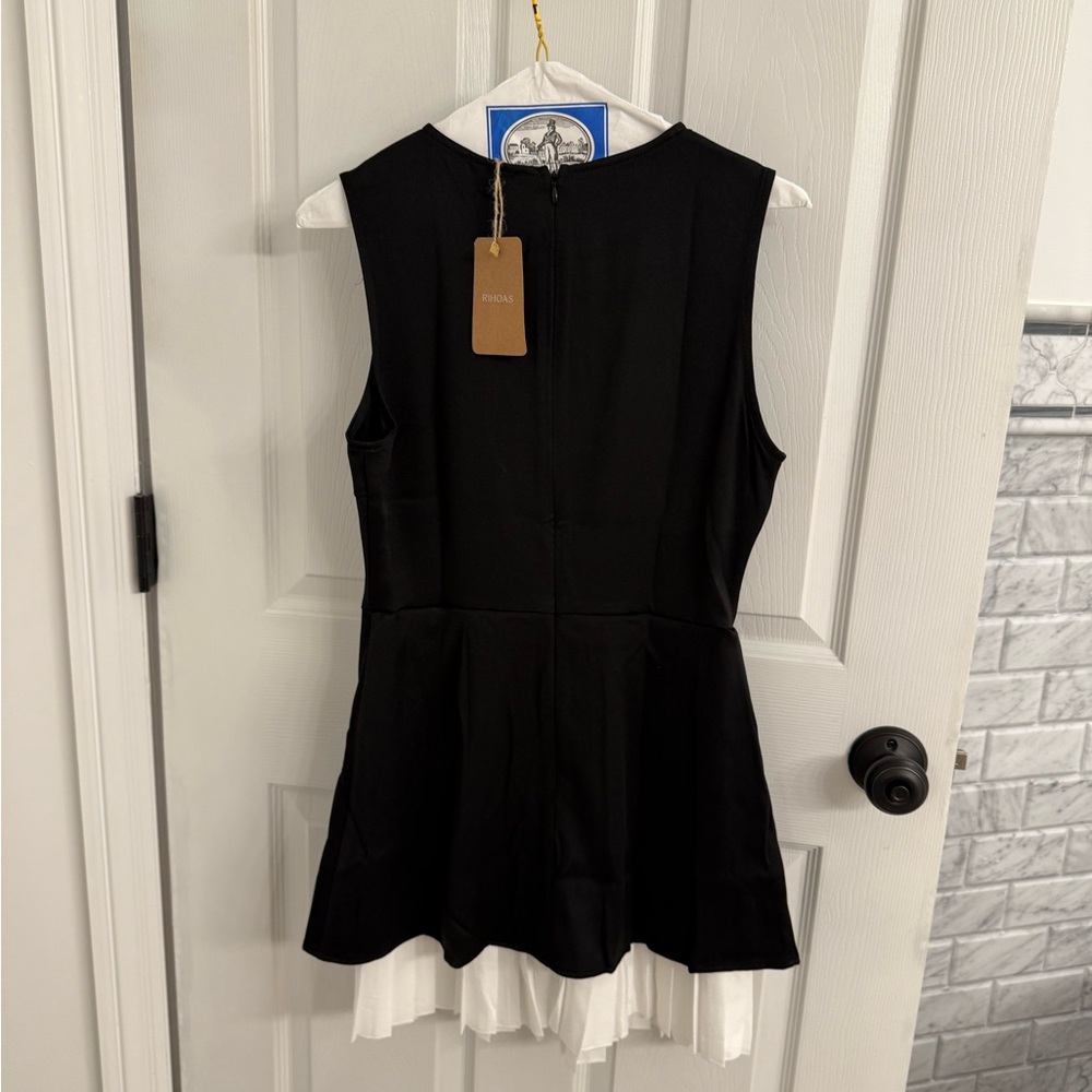 Chic Black Sleeveless Dress